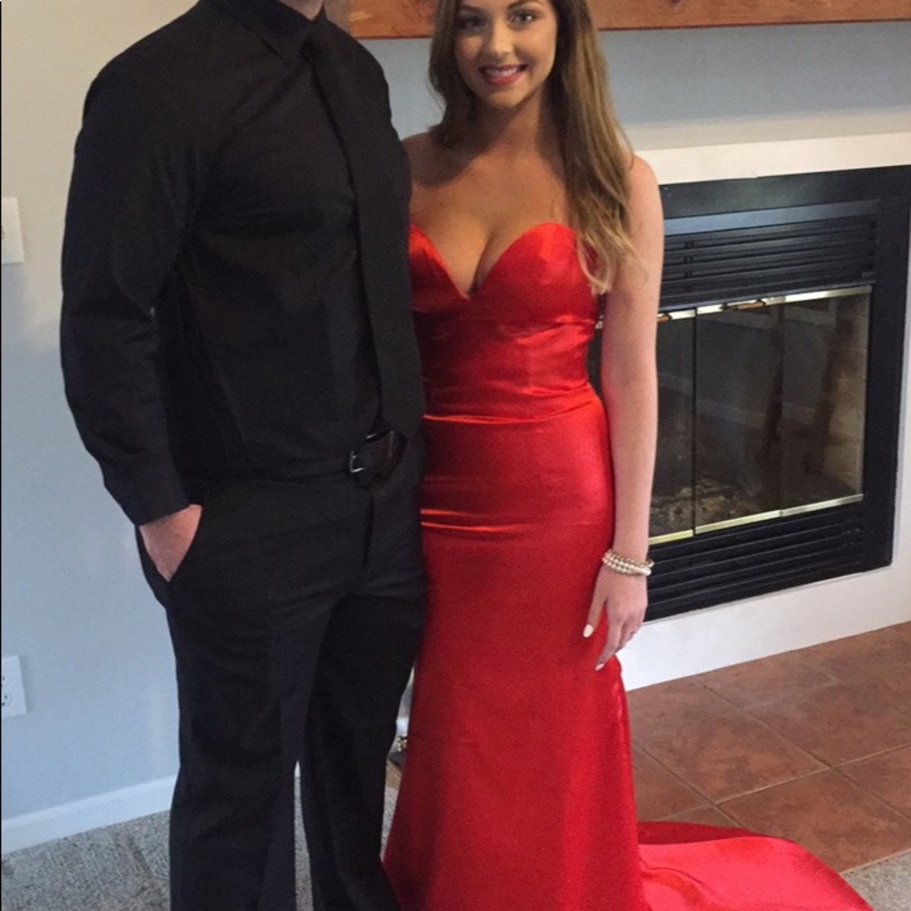 RED MERMAID DRESS/PROM DRESS - Picture 3 of 3
